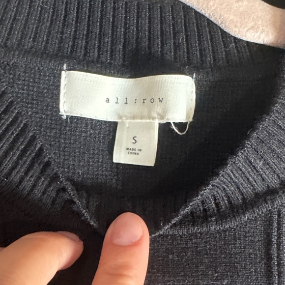 Black Sleeveless Crop Top - Picture 2 of 4